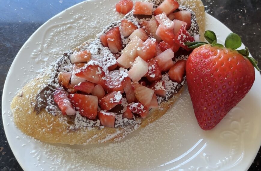 Bakery-Style Strawberry Toast at Home