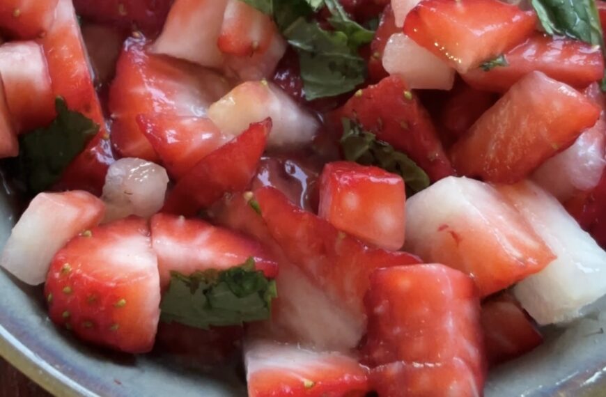 Strawberry Mint Salsa with Cinnamon Sugar Air Fryer Chips